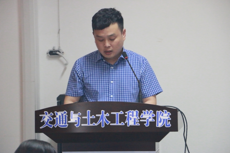 毕业生代表.jpg
