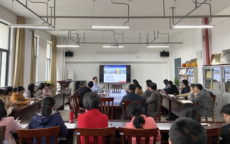 同济大学潘钻峰博导来院讲学_副本.jpg